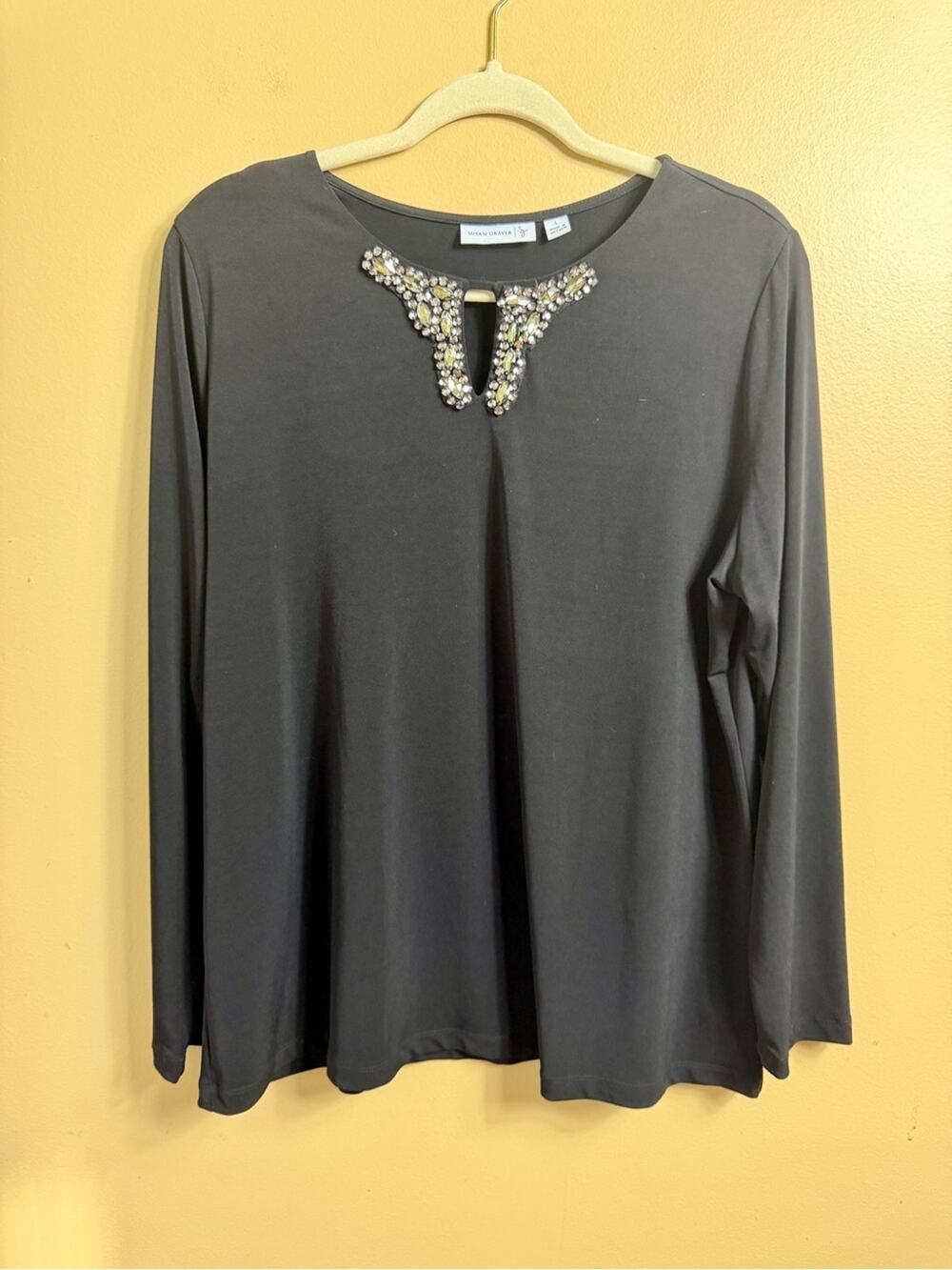 NWOT Susan Graver embellished liquid top. Large black